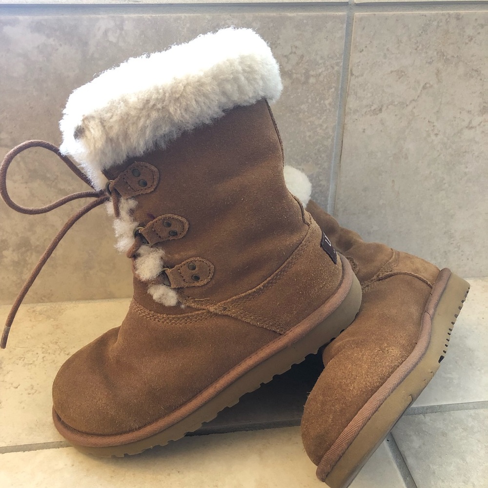 UGG boots girls size 3 great condition